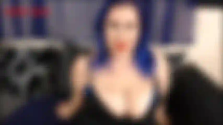 Cfnm joi-jackie vuole che tu sia nudo, ti guarderà mentre ti masturbi il cazzo mentre lei rimane completamente vestita. Jackie è così straordinaria che non ha bisogno di essere nuda, basta la vista delle sue curve: fianchi...