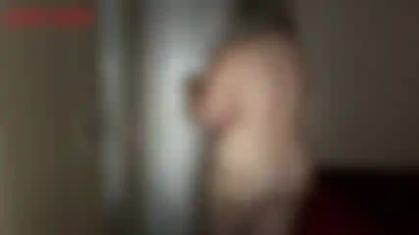 Slip a vita alta provocante - jackie sta provando alcuni slip contenitivi a vita alta, il suo enorme sedere fatica ad entrarci! Una volta che li ha indossati però, è meravigliosa e lo sa benissimo. Jackie sa che gli slip interi fanno pulsare il tuo cazzo, hai voglia di schizzare tutto il tuo sperma addosso.