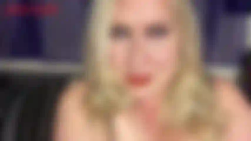 La mia faccia è tutto ciò di cui hai bisogno 2 - sei tornato per un secondo round a pomparti il cazzo sul bellissimo viso di jackie. Jackie ha un corpo incredibile, ma niente ti fa venire più duro di quando ti guarda negli occhi e sorride. Jackie sbatte maliziosamente le ciglia, ti sorride a...