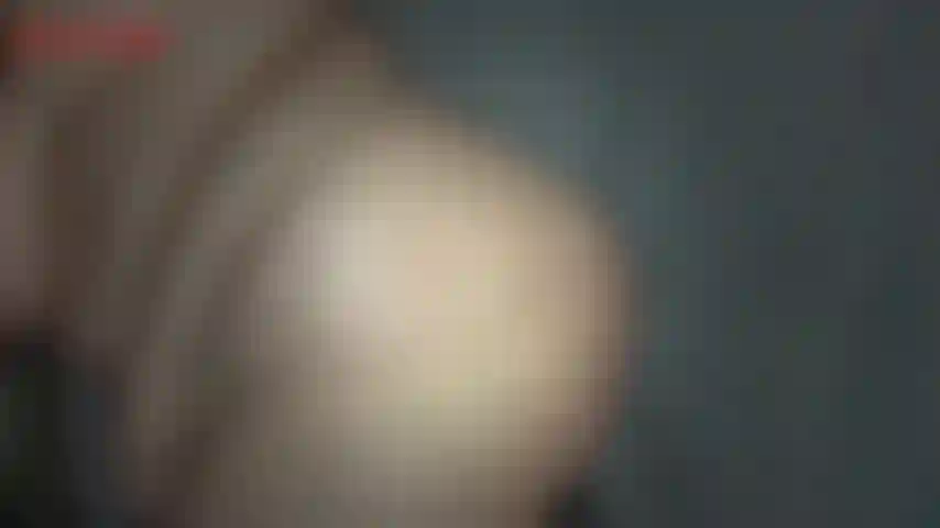 Bbw che indossa un vestito attillato - jackie ha un importante colloquio di lavoro oggi e ne è piuttosto nervosa. Si è alzata di buon'ora per prepararsi, e tu, piccolo pervertito, puoi guardare. È il sogno di un voyeur, guardare jackie infilare il suo grosso culo grasso in un...