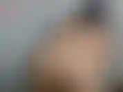 Bbw oliata stuzzica-jackie è completamente nuda e olia il suo corpo caldo da bbw. Versa olio sulle sue tette enormi, sul sedere e sulla pancia grassa, stuzzicando il tuo cazzo fino al limite!