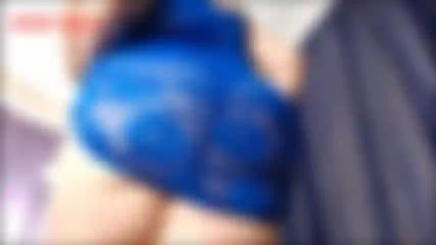 Vengo sul mio grasso culo bianco da milf: questa clip di jackie ti stuzzica scherzosamente permettendoti di sbirciare il suo bel vestito blu. Vedere il suo culo grosso, rotondo e succoso ti farà iniziare a pompare quel cazzo, e jackie...
