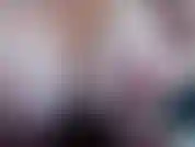 Grandi tette sciatte: ti piace vedere le grandi tette naturali morbide diventare belle e sciatte? Allora questo video è per te! Jackie tira fuori le sue enormi tette, si succhia i capezzoli lasciando il rossetto dappertutto...