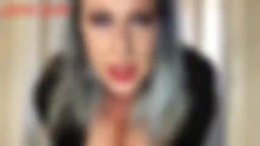 Un grosso cazzo si unisce al sedere con i leggings trasparenti: jackie indossa un paio di leggings attillati che sono quasi completamente trasparenti. Jackie adora stuzzicare il tuo grosso cazzo grasso con il suo enorme bottino...