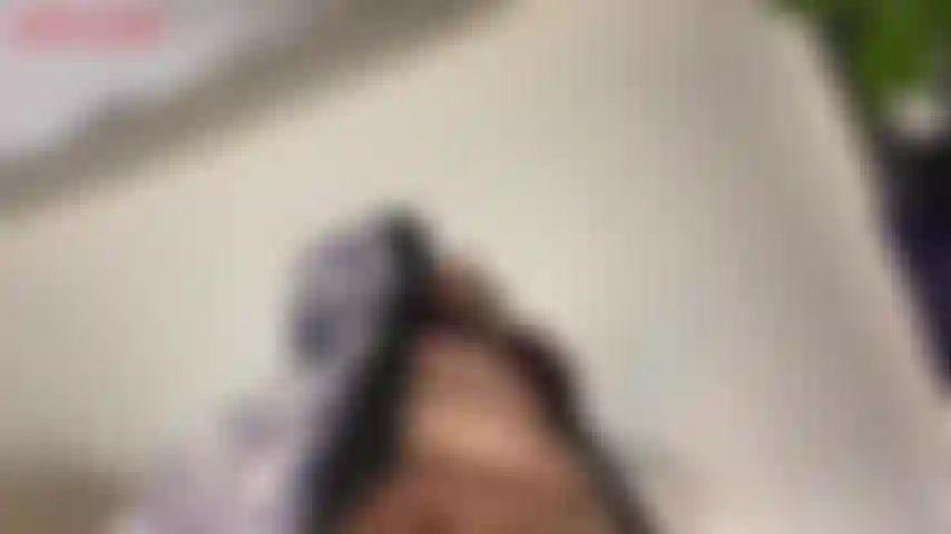 Per il mio schiavo dei peti - sei un pervertito così disgustoso che jackie ha deciso di legarti e tenerti sul pavimento, in modo che tu sia sempre pronto a giocare ogni volta che lei lo ritiene opportuno. Jackie sta bevendo il suo caffè mattutino, e una tempesta si sta preparando nel suo stomaco...