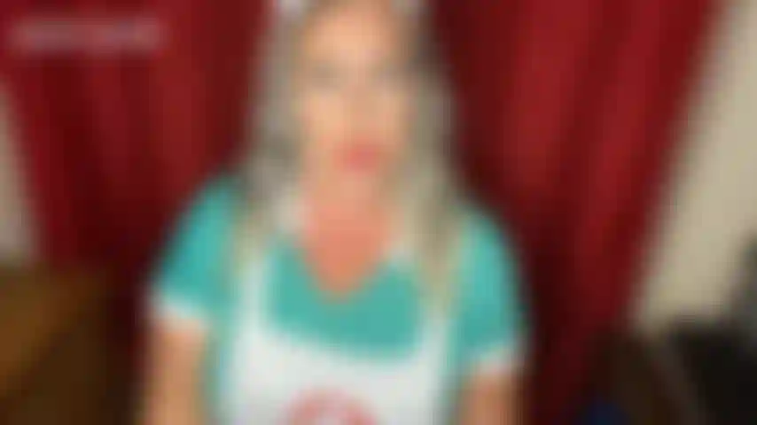 L'infermiera abusa del tuo pisellino — sei venuto a trovare l'infermiera perché hai i coglioni doloranti. Quando vedi quanto è splendida l'infermiera jackie, sei un po' imbarazzato ad ammettere che il tuo piccolo...