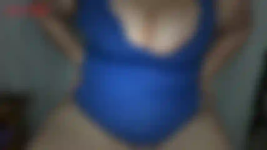 Con la pancia grassa e le tette spremute e inserite in questa clip sexy che jackie si mette in mostra dalle tette alla figa. Fa uscire le sue grandi e pesanti tette prima di rivelare lentamente il suo enorme stomaco che esplode dal suo vestitino. La pancia grassa di jackie non può essere...