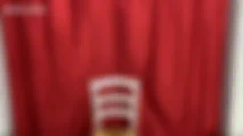 Quei gay fissati per la figa - il miglior amico gay di jackie confessa che sei davvero bisessuale e che in tutti questi anni hai fissato il suo corpo caldo fantasticando di masturbarti pensando alla sua dolce figa...