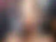 Faccio venire la mamma, la mamma sa quanto si arrapa il suo ometto, la mamma parla da bambino, la mamma adora farti strofinare davanti a lei. Vuoi vedere le grandi tette della mamma e fare lo sborro? Sì...