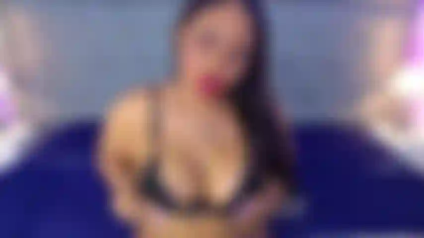 Con tette succose e scopate deliziose.