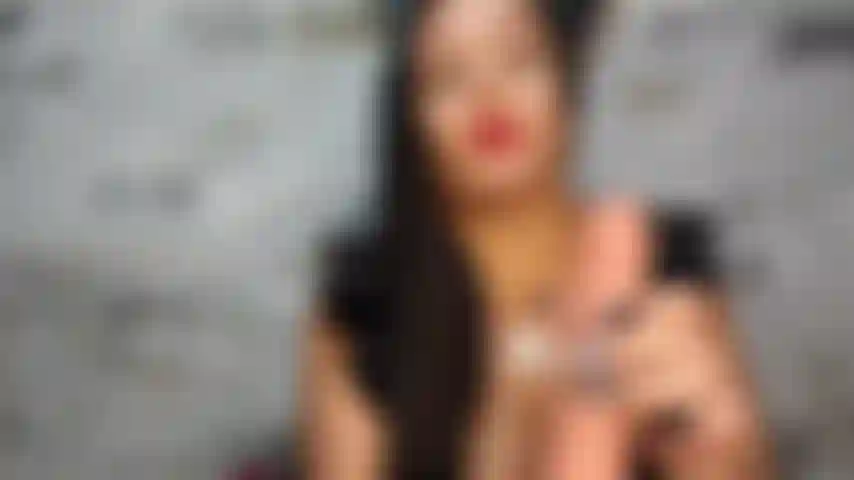 TE DIRIJIRE LA PAJA CON MIS SEXYS UAS LARGAS, VESTIDA CON PROVOCADOR VESTIDO BRILLANTE 
#Longnails #Joi #Shinny #Dress