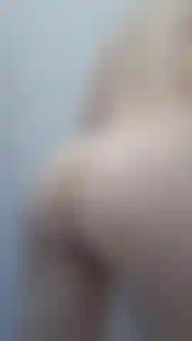 Mostravo la mia figa e il mio culo sotto la doccia, poi mi sono eccitata un po' troppo e ho iniziato a giocare con la mia figa... Mi sono fatta venire solo guardandomi giocare e far rimbalzare le mie tette.. Vuoi unirti a me sotto la doccia... La prossima volta devi solo portare il tuo cazzo duro!