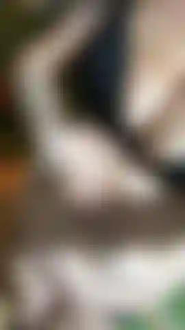 Vieni a massaggiare il mio morbido ventre, apprezza tutti i morbidi rotolini, baby.