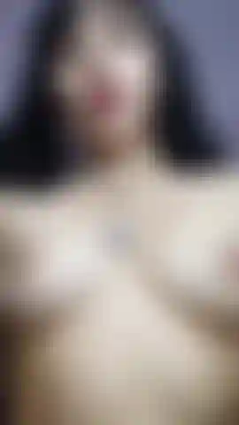 Le mie tette saltano deliziose.