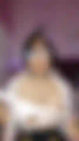 Dimmi cosa mi faresti se ti dicessi che ti sto aspettando a letto.