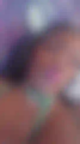 Labbra bagnate e succose.