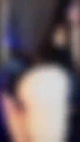 Non so se preferisci il mio viso birichino o il mio culo che rimbalza su di te...Perché non li provi entrambi?