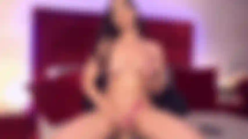 Che ti cavalca con passione, mentre sento il tuo tocco sul mio clitoride.