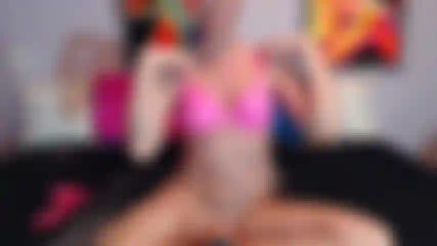 Jayda diamonde che fa un deepthroat a un grosso cazzo e si scopa la figa e il culo con enormi giocattoli e doppia penetrazione.