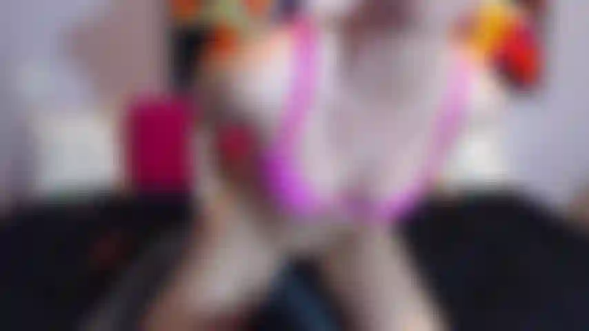 Jayda è un grande giocattolo anale e un'enorme figa giocattolo.