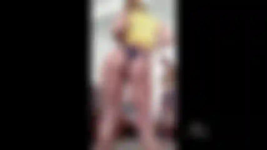 JazzabelleRox vista culo e allargata, in piedi e cagnolina.