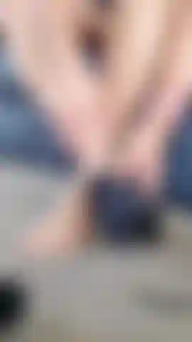 Gioco di piedi allettante, massaggio indulgente, provocazione seducente, sensualità accresciuta, orgasmo. 2024.