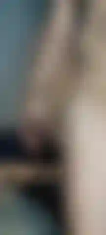 Guarda le mie tette grosse e quanto posso allargare i miei buchi.. Ripresa velocemente a caso per fare un video nel mezzo della pittura di una stanza mentre mi eccito per voi..