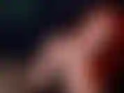 Jennifer, sexy vestita di pelle, fuma un grosso sigaro stuzzicandoti in modo seducente con le sue curve sexy, i suoi respiri morbidi e i suoi occhi ipnotizzanti. Non puoi fare a meno di respirarla ed essere sotto il suo incantesimo.