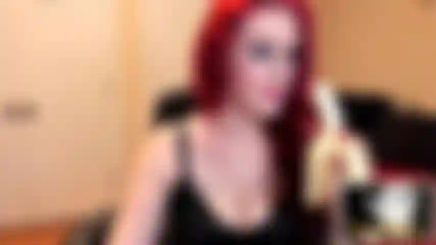 La tua sciocca amante mangia una banana, solo qualcosa di carino per mostrare come posso essere sciocca e divertente allo stesso tempo.