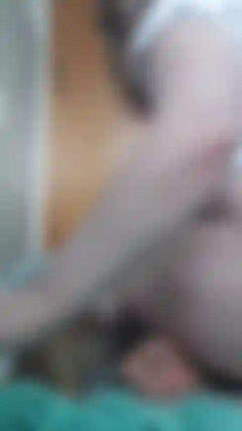 La figa e il culo si allargano.