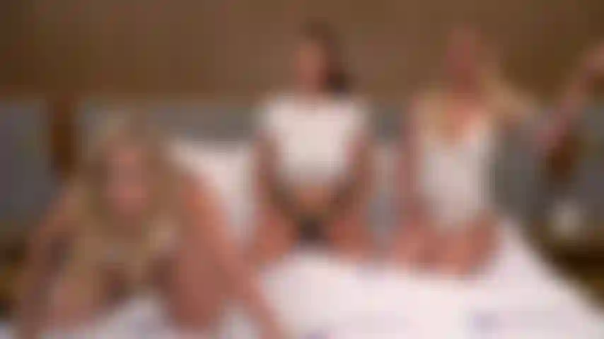 Tatuaggi e tette - kali roses, bella rolland, brooke banner si stanno facendo venire a vicenda con alcune epiche abilità di leccate di fica in diretta su jerkmate tv.