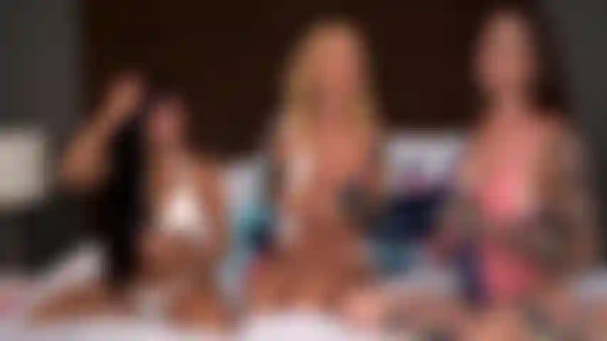 Rossa, bianca e tettona: rocky emerson, sarah jessie, ember snow vivono un trio lesbico durante lo speciale del memorial day.