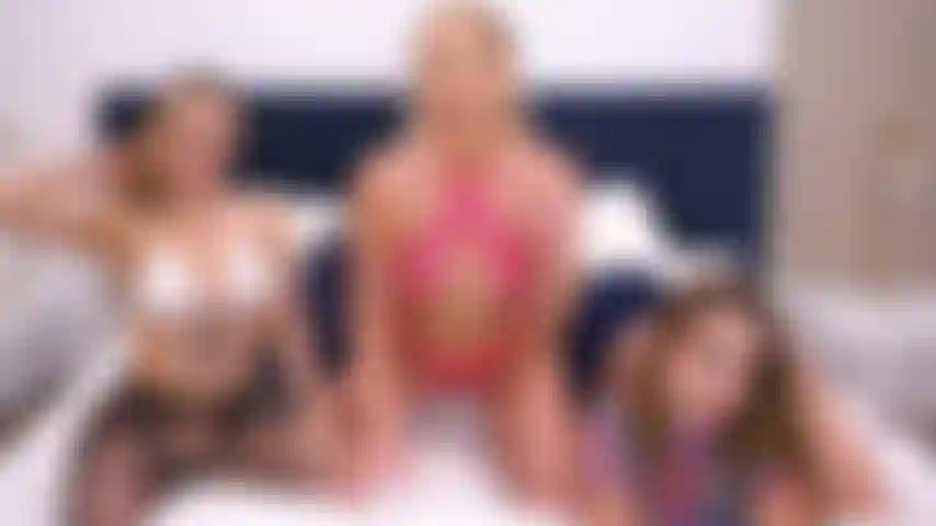 3 Ragazze sexy che fumano hanno il miglior trio di sole ragazze in webcam dal vivo.