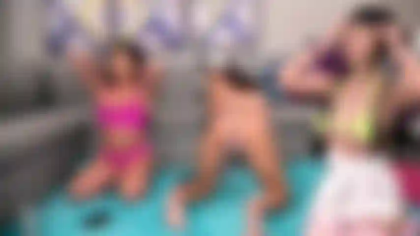 Fant-asia - marica hase è una professionista con lo strap-on in una serata asiatica dal vivo con yumi sin e morgan lee.