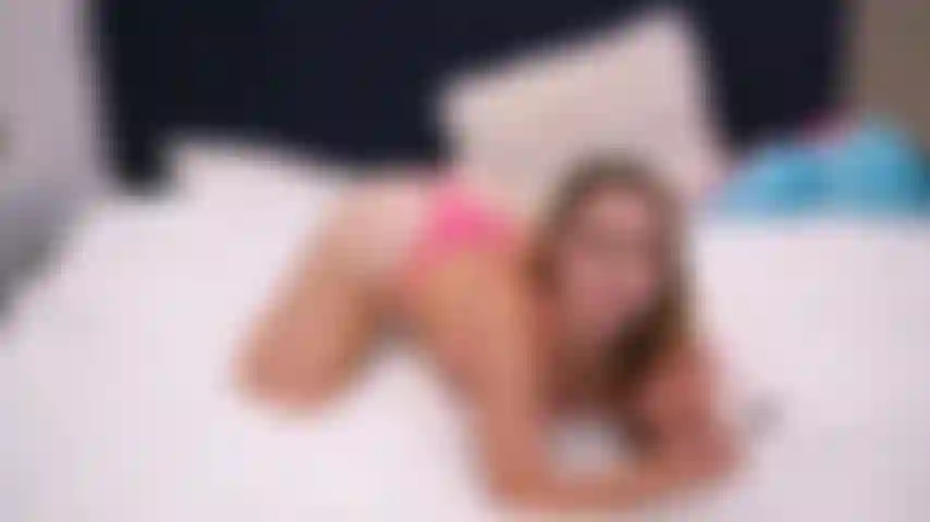 Tira fuori gli ombrelli! - Il fascino di adira viene e squirta come una matta in questo fantastico trio lesbico dal vivo.