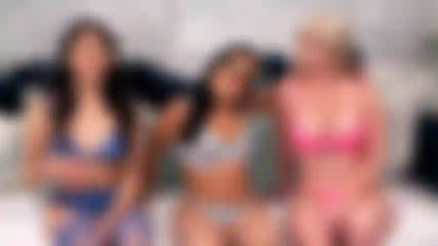 Fantasia anale - penelope woods e kay carter inseriscono tutti i tipi di giocattoli nel culo di summre col.