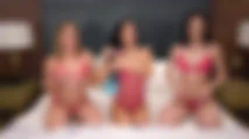 Diana grace e katie kush che spitroasting jazmin luv con dildo strap-on in uno spettacolo in webcam dal vivo.