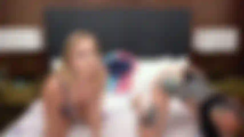 Rocky emerson, alex coal, percy sires, che si leccano la fica e si scopano un dildo a vicenda durante uno spettacolo in webcam dal vivo.