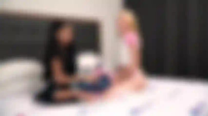 Spara e segna - ryder rey e chloe cherry condividono uno strapon per del sesso anale caldo in diretta su jerkmate tv.