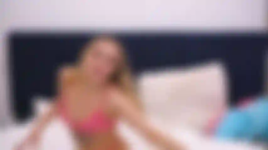 Queste 3 bellezze si scatenano in questo trio lesbico in webcam dal vivo.