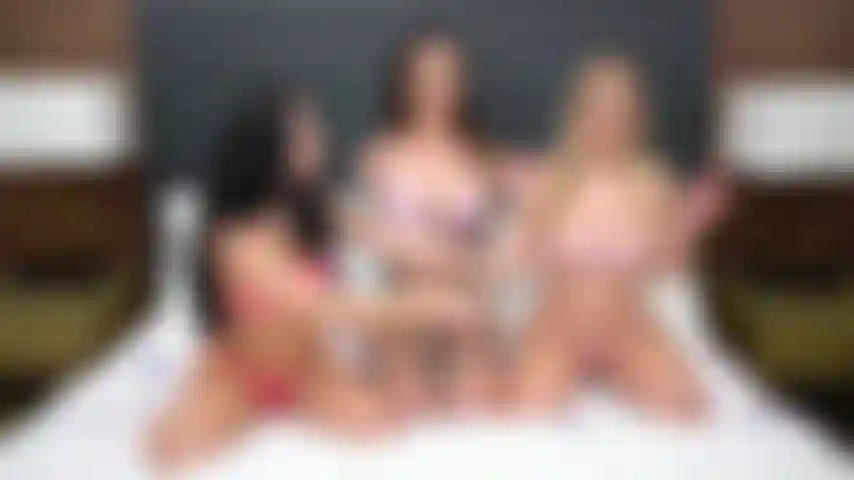 Le pornostar rock emerson, alex coal e percy sires si masturbano per te durante lo spettacolo dal vivo del fine settimana.