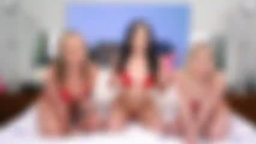 Mi aiuto a vicenda a masturbarmi in un trio di