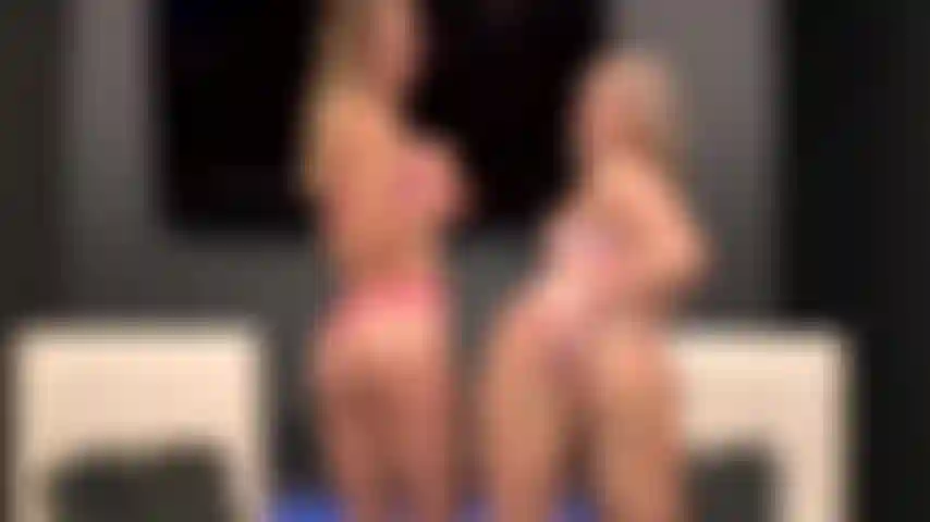 Ragazze calde dell'estate - kyler quinn e harley king che mostrano i loro culi e le loro fighe e si leccano a vicenda.