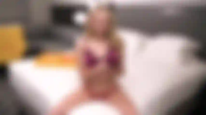 Spettacolo dal vivo di lily larimar.