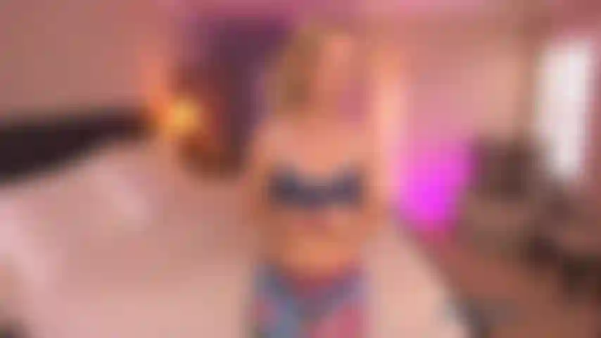 Here's a fun little JOI Game Red Light Green Light.  I'm showing off my big booty in sexy yoga pants, teasing flashing while giving you a green light or red light!  Ends with my naked spread ass!