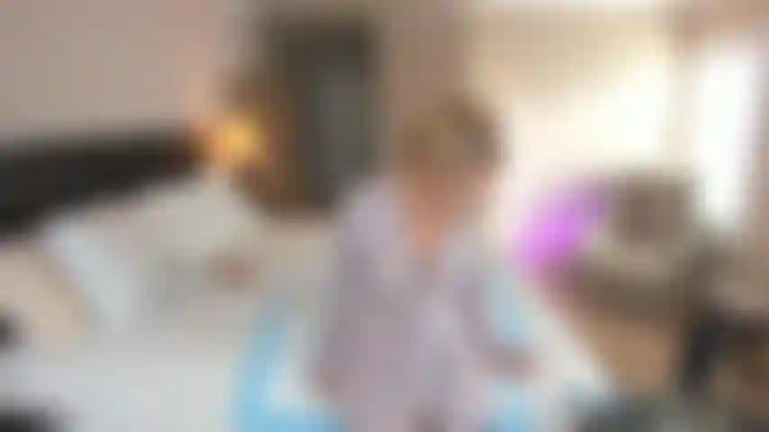 So much Oil! So much Ass! Add a butt plug and a dildo for solo anal riding on the edge of the bed! Watch that oiled booty bounce in your face! Butt plug and anal riding too!