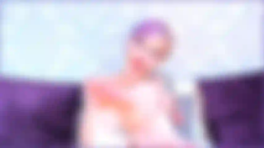 Che succhia le dita dei piedi, sputa sui piedi.