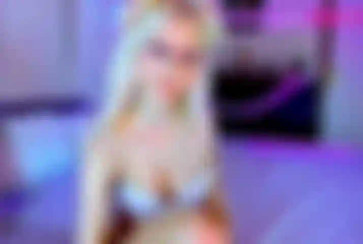 Dito nella figa, grande giocattolo e cumming.