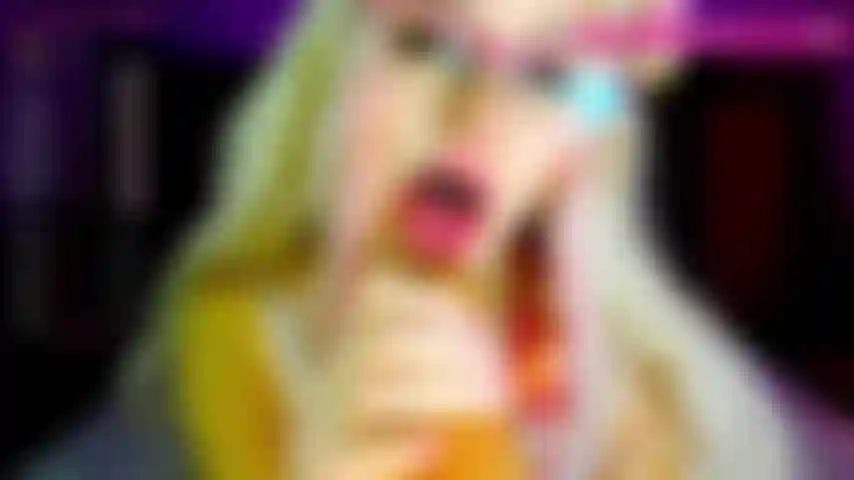 Guarda come succhio il tuo grosso cazzo e lo cavalco.