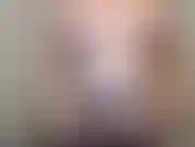 Guarda mentre mi sollevo e lascio cadere indietro la pancia, ascolta il suono *flap flap* che fa mentre salto. Adoro giocare con il mio ombelico. Mi sento così bene.